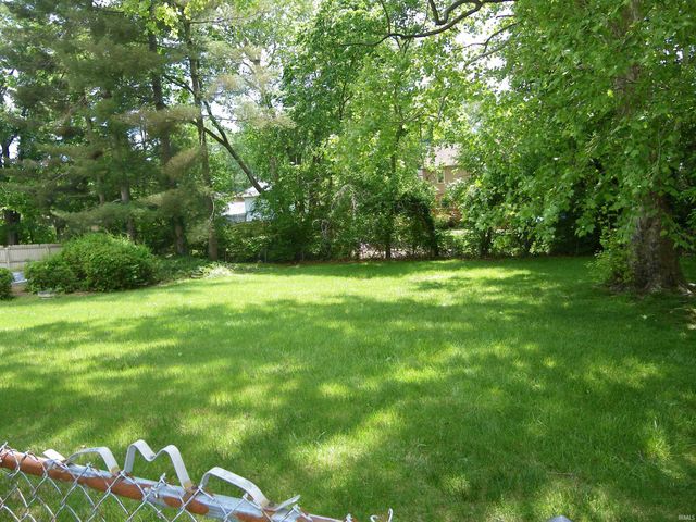 516 Holly Hill Drive, Evansville, IN 47710