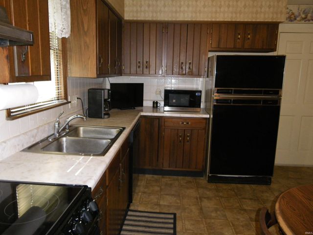 516 Holly Hill Drive, Evansville, IN 47710