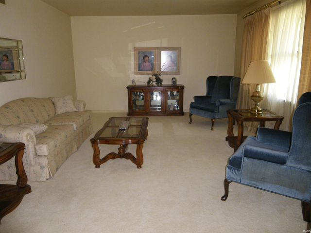 516 Holly Hill Drive, Evansville, IN 47710