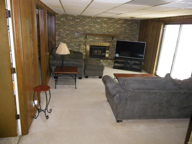 516 Holly Hill Drive, Evansville, IN 47710