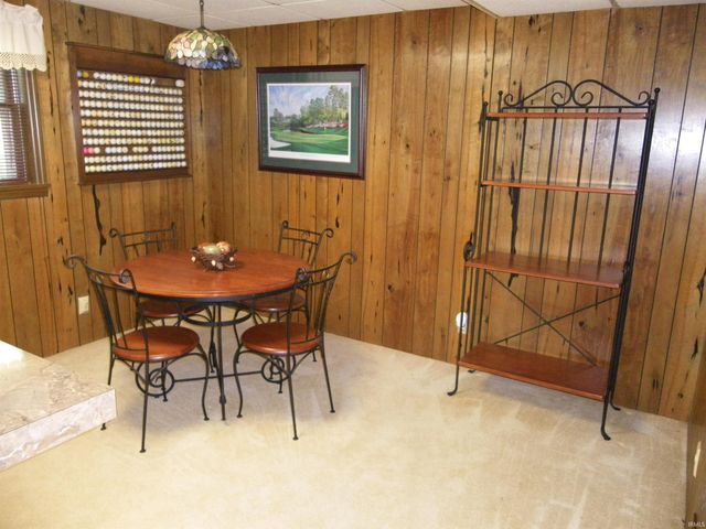 516 Holly Hill Drive, Evansville, IN 47710