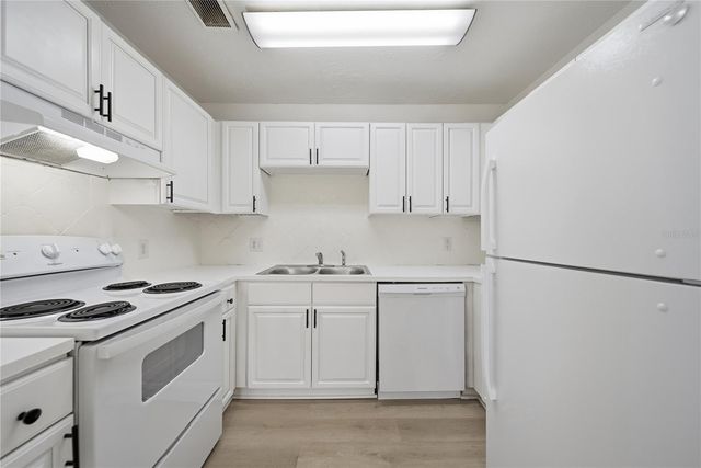 13690 ORANGE SUNSET DRIVE 202, Tampa, FL 33618