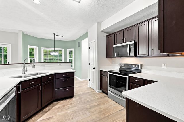 1344 Red Dunes, Avon, IN 46123