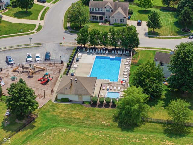 1344 Red Dunes, Avon, IN 46123