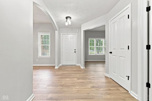 1344 Red Dunes, Avon, IN 46123