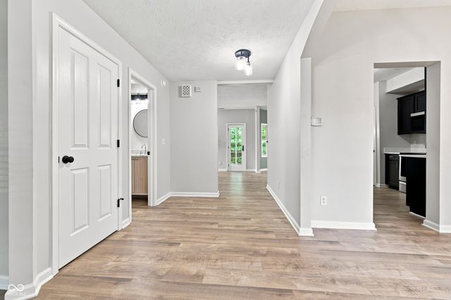 1344 Red Dunes, Avon, IN 46123