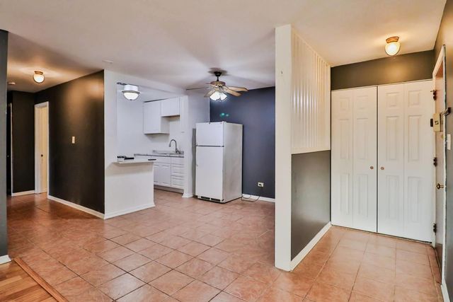 1085 Valley Lane 216, Hoffman Estates, IL 60169