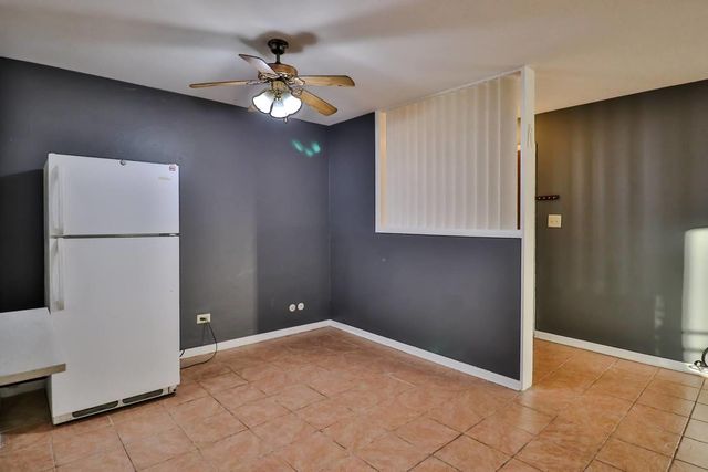 1085 Valley Lane 216, Hoffman Estates, IL 60169