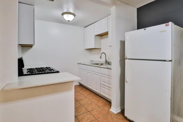 1085 Valley Lane 216, Hoffman Estates, IL 60169
