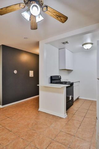 1085 Valley Lane 216, Hoffman Estates, IL 60169