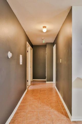 1085 Valley Lane 216, Hoffman Estates, IL 60169