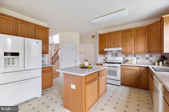 1 STONEHEDGE DRIVE, East Windsor, NJ 08520