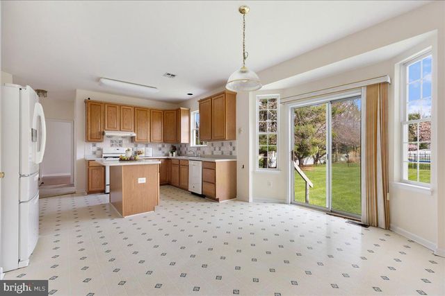 1 STONEHEDGE DRIVE, East Windsor, NJ 08520