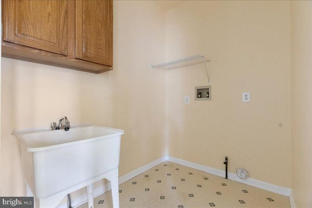 1 STONEHEDGE DRIVE, East Windsor, NJ 08520