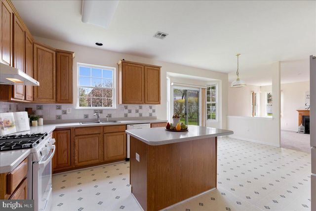 1 STONEHEDGE DRIVE, East Windsor, NJ 08520