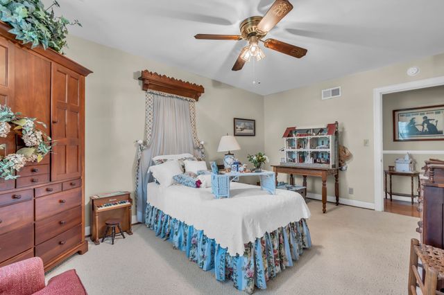 125 Castle Heights Ave, Lebanon, TN 37087