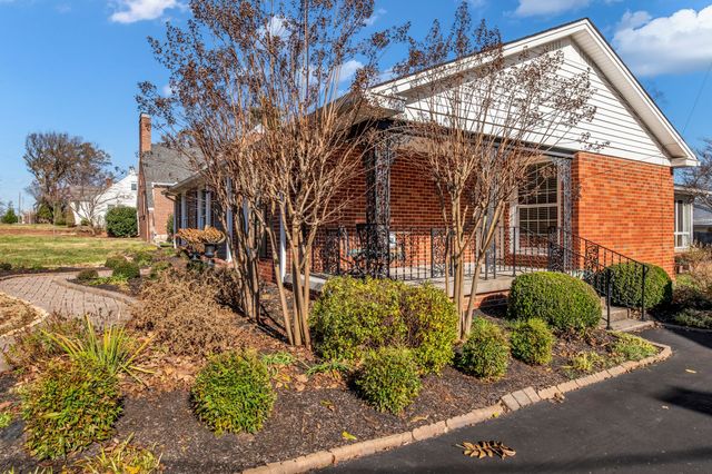 125 Castle Heights Ave, Lebanon, TN 37087