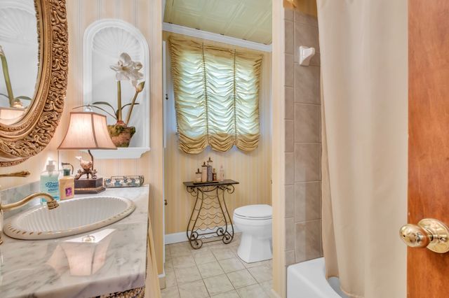 125 Castle Heights Ave, Lebanon, TN 37087