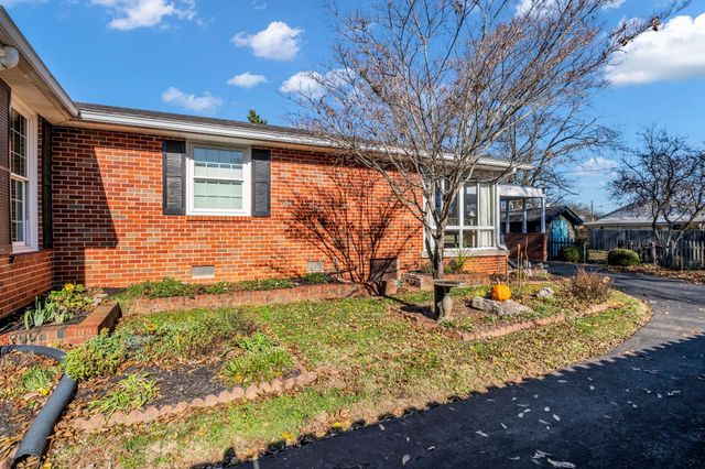 125 Castle Heights Ave, Lebanon, TN 37087