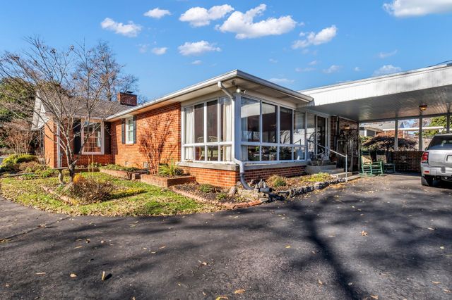 125 Castle Heights Ave, Lebanon, TN 37087