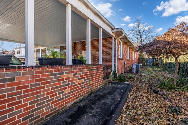 125 Castle Heights Ave, Lebanon, TN 37087