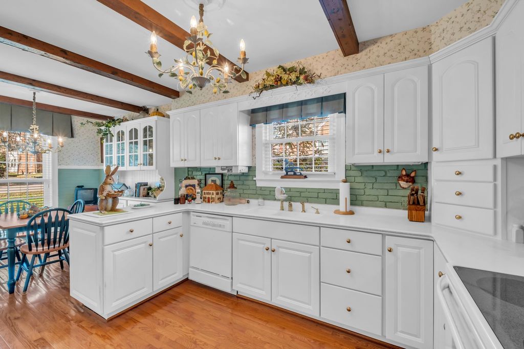 125 Castle Heights Ave, Lebanon, TN 37087