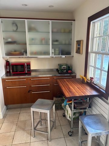 61 Harrison Ave, Northampton, MA 01060