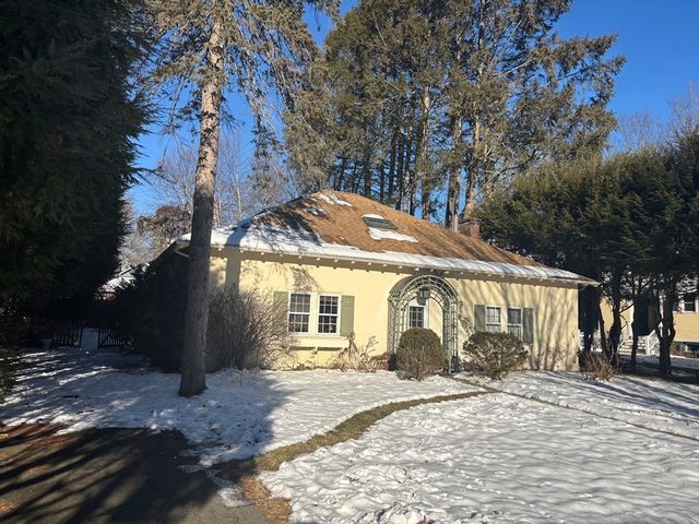 61 Harrison Ave, Northampton, MA 01060