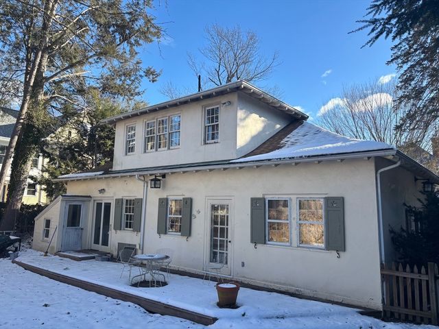 61 Harrison Ave, Northampton, MA 01060