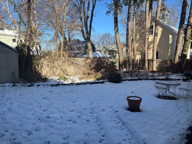 61 Harrison Ave, Northampton, MA 01060