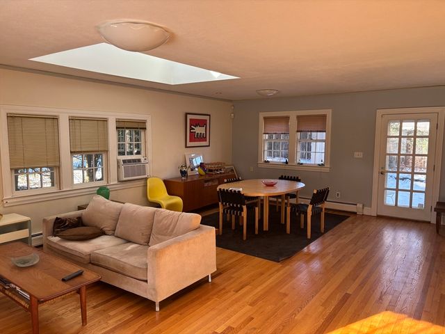 61 Harrison Ave, Northampton, MA 01060