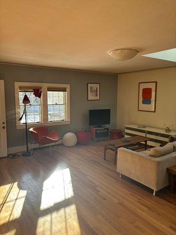 61 Harrison Ave, Northampton, MA 01060