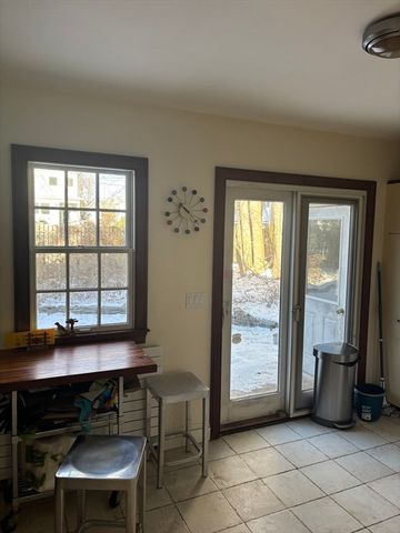 61 Harrison Ave, Northampton, MA 01060