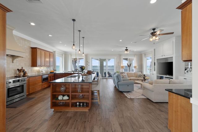 7303 Spinnaker Court, Navarre, FL 32566