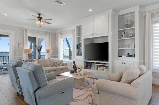 7303 Spinnaker Court, Navarre, FL 32566