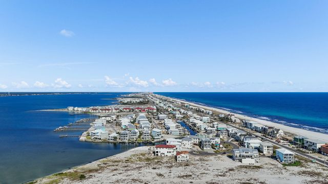 7303 Spinnaker Court, Navarre, FL 32566