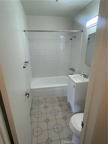 6510 Mabrisa Ave B, Huntington Park, CA 90255
