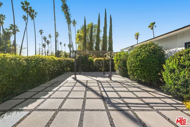 17141 Sherman Way, Lake Balboa, CA 91406