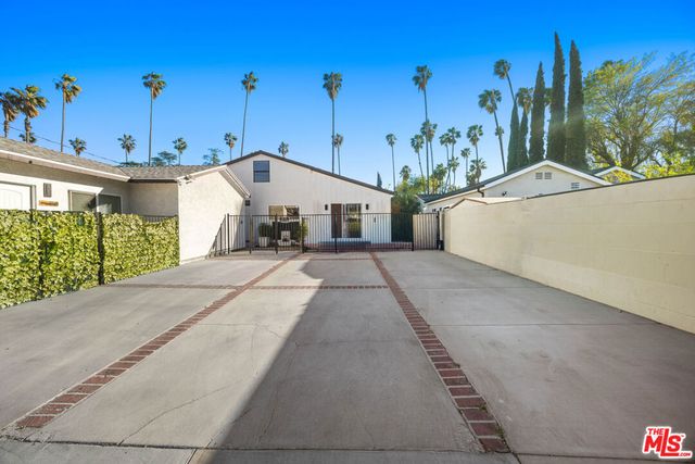 17141 Sherman Way, Lake Balboa, CA 91406