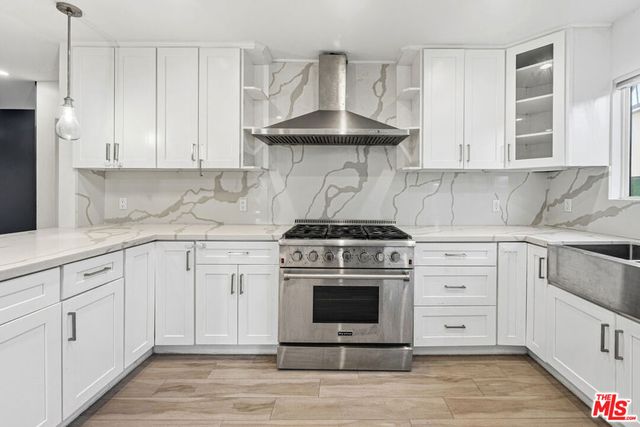 17141 Sherman Way, Lake Balboa, CA 91406