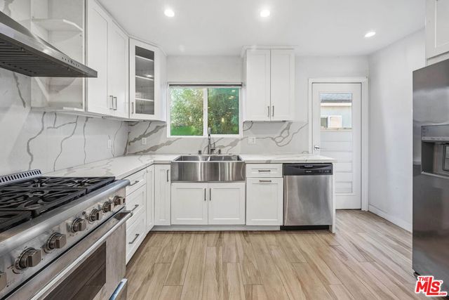 17141 Sherman Way, Lake Balboa, CA 91406