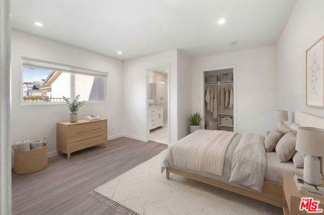 17141 Sherman Way, Lake Balboa, CA 91406