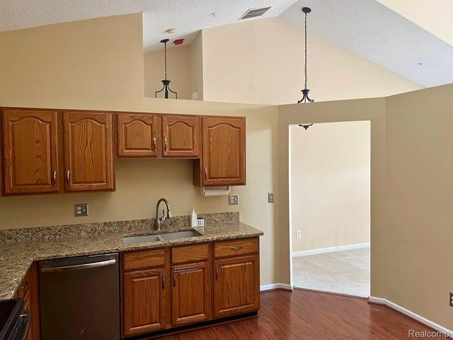 49862 Pointe Crossing, Plymouth Charter Township, MI 48170