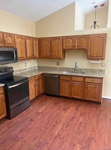 49862 Pointe Crossing, Plymouth Charter Township, MI 48170