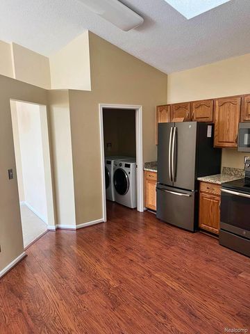49862 Pointe Crossing, Plymouth Charter Township, MI 48170