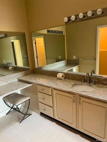 49862 Pointe Crossing, Plymouth Charter Township, MI 48170
