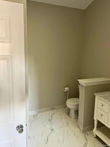 49862 Pointe Crossing, Plymouth Charter Township, MI 48170