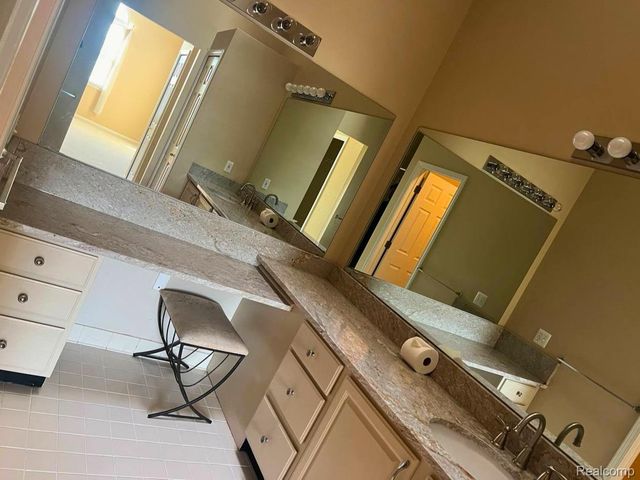 49862 Pointe Crossing, Plymouth Charter Township, MI 48170