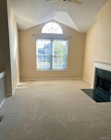49862 Pointe Crossing, Plymouth Charter Township, MI 48170