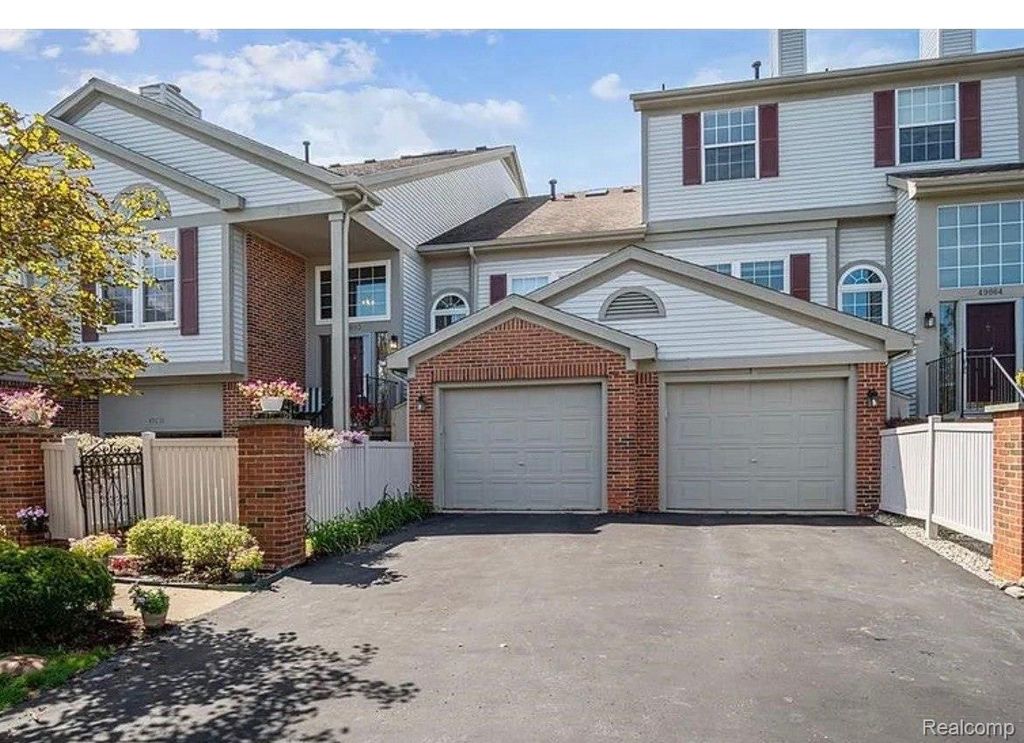 49862 Pointe Crossing, Plymouth Charter Township, MI 48170